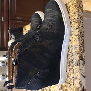 Camo booties Linea Paolo size 8m side zip